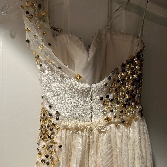 ‼️LAST DAY TO BUY: 1/31/2025‼️ 💛FUN FASHION💛 - Picture 9 of 15